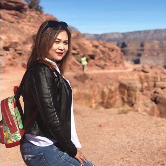 Meet your Posher, Michelle - Picture 2 of 6